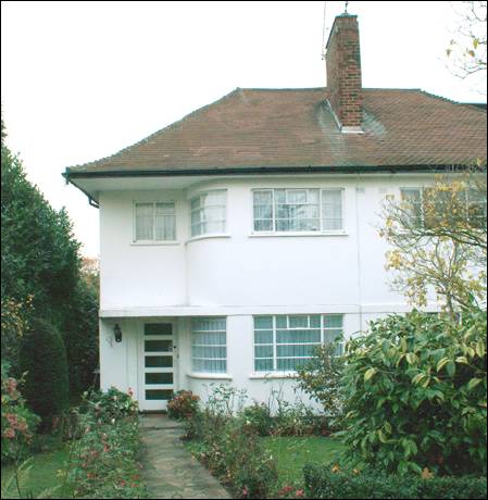 48 Howard Walk